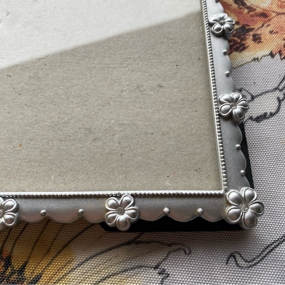 Connoisseur Floral Trim Metal Picture Frame Silver Tone with Glass - Picture 3 of 7